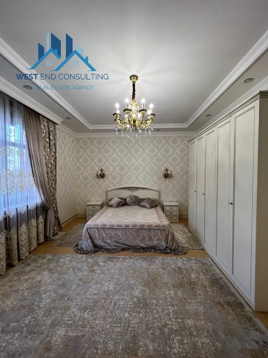 Сдается 4-комнатная квартира − 180 м²