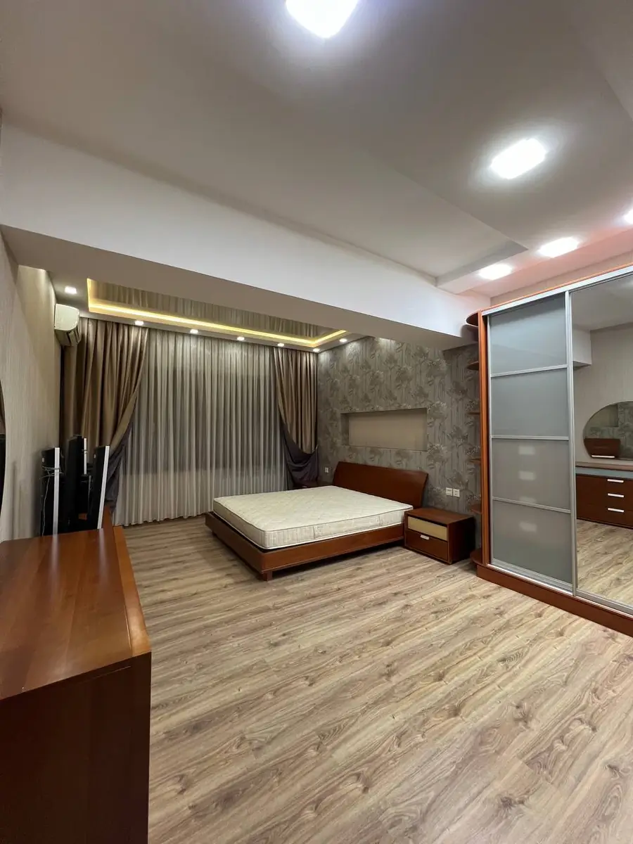 4-комнатная квартира − 283 м², 3/8 этаж