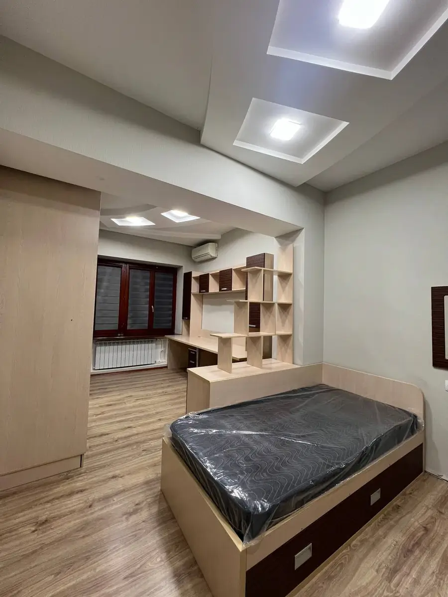 Ijaraga 4 xonali kvartira − 300 m²