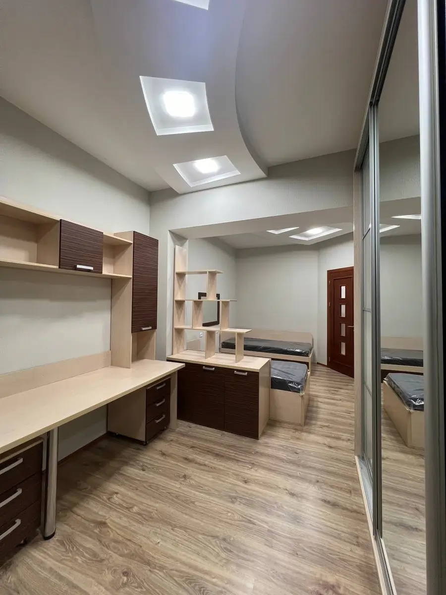 Ijaraga 4 xonali kvartira − 300 m²