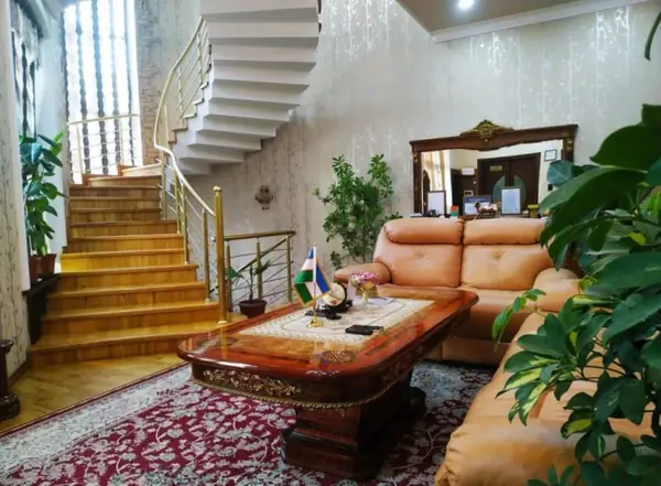 2 qavatli uy − 440 m², 4.4 sot. 