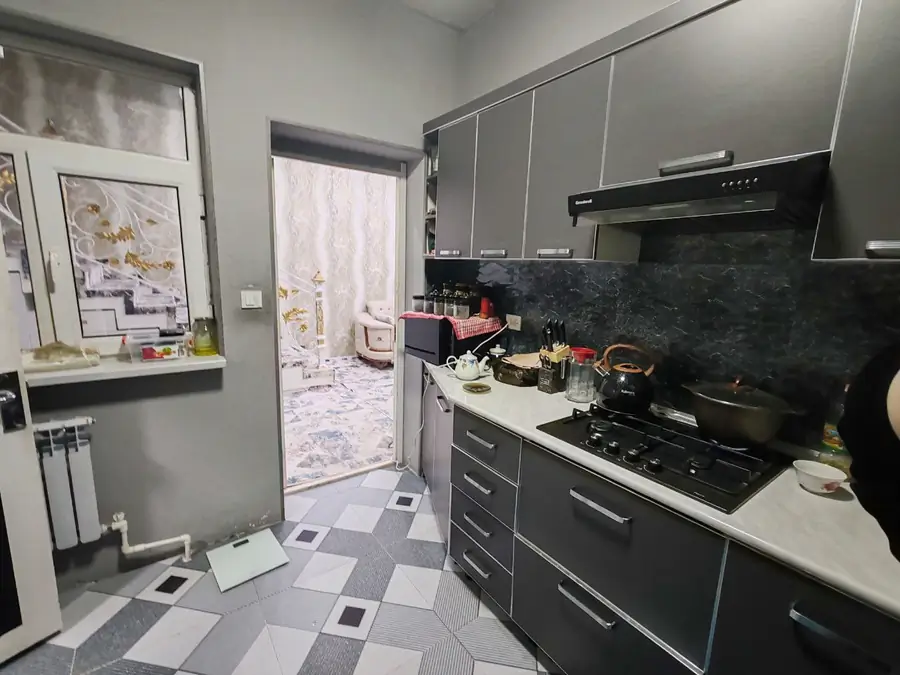 2 qavatli uy sotiladi − 200 m²