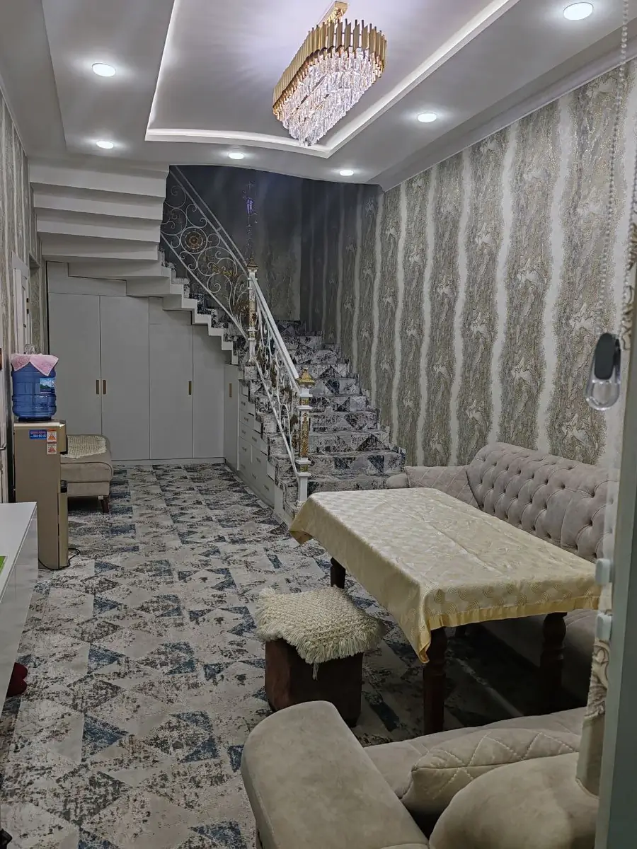 2 qavatli uy sotiladi − 200 m²