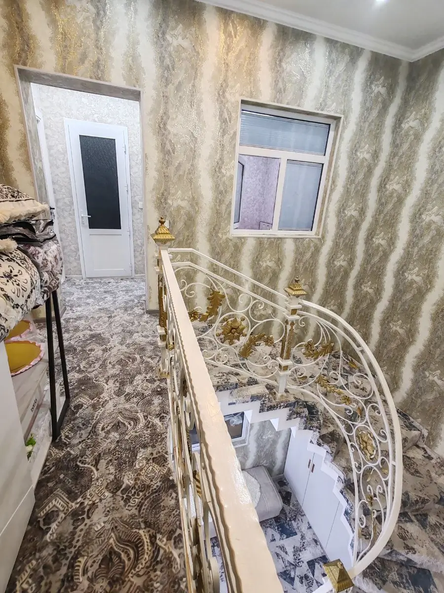 2 qavatli uy sotiladi − 200 m²