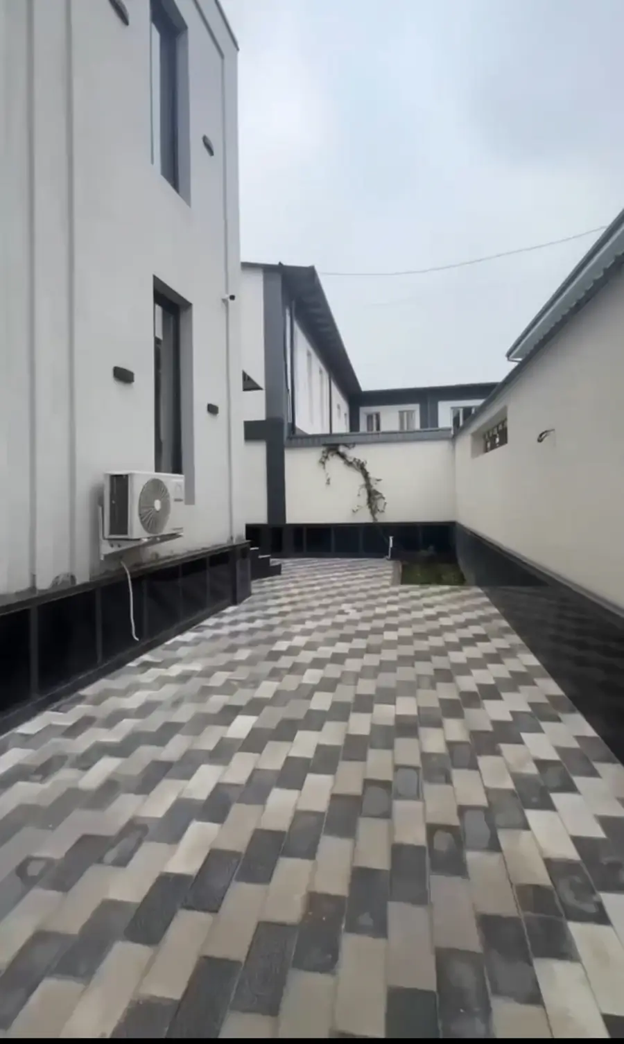 2 qavatli uy − 250 m², 2.5 sot. 