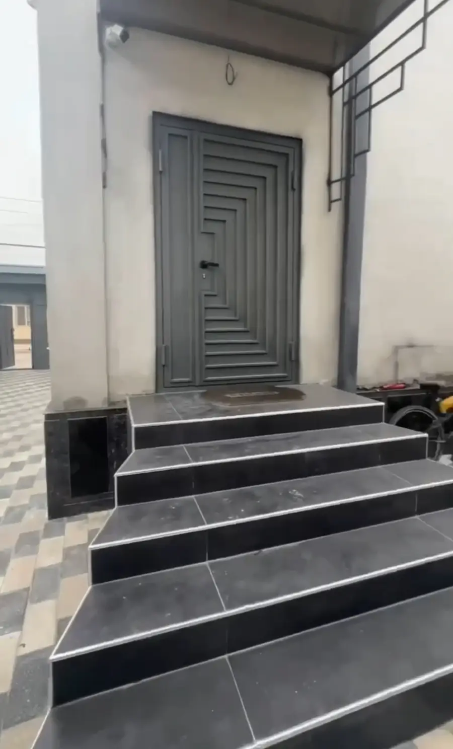 2 qavatli uy − 250 m², 2.5 sot. 