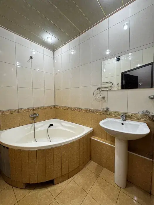 3 xonali kvartira sotiladi − 70 m²