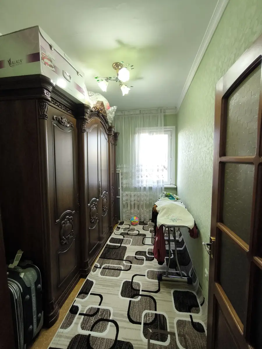 4 xonali kvartira sotiladi − 90 m²