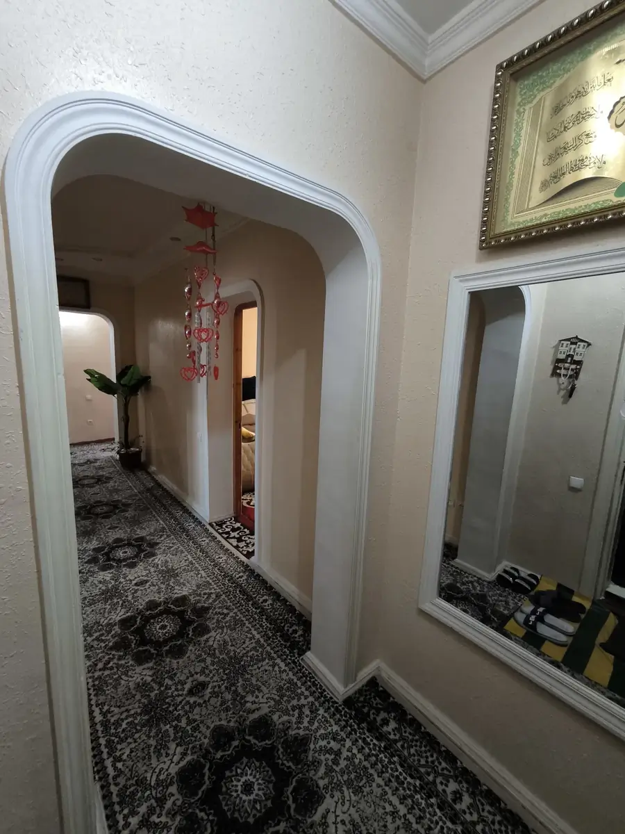 4 xonali kvartira sotiladi − 90 m²