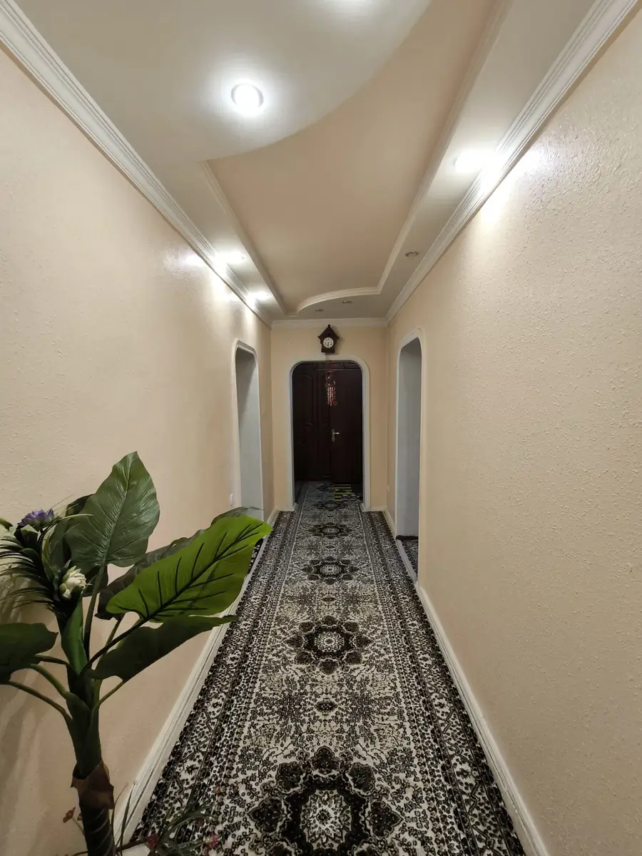 4 xonali kvartira sotiladi − 90 m²