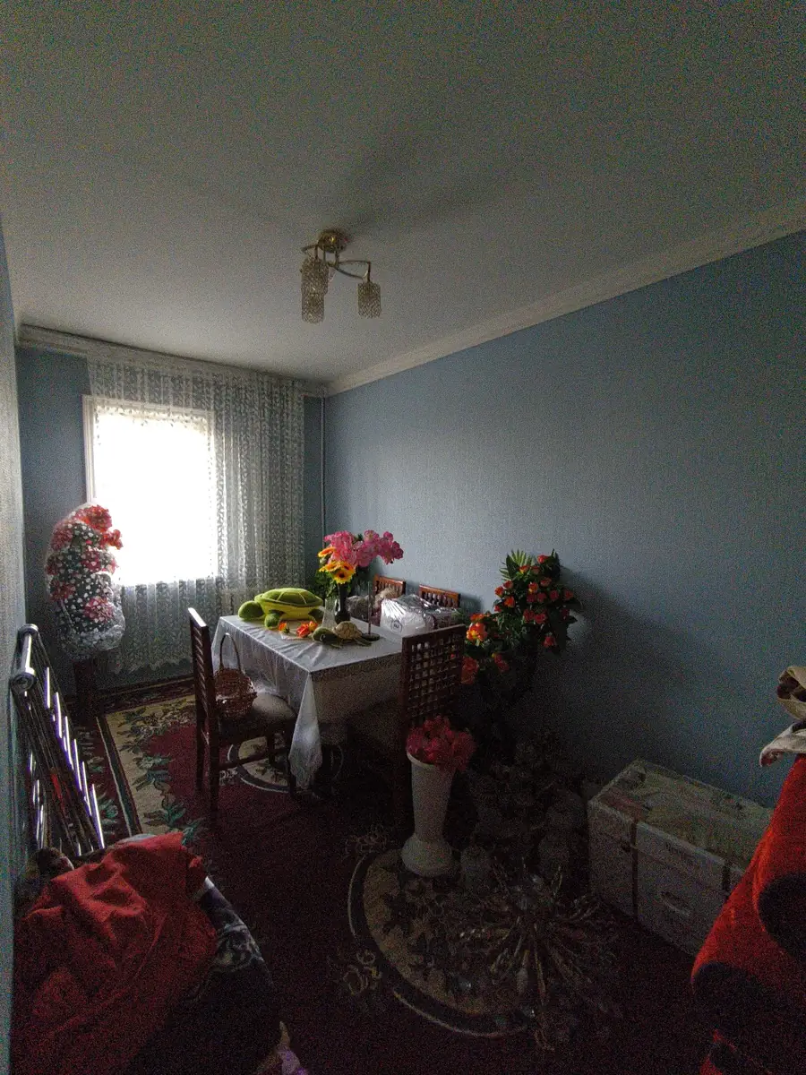 4 xonali kvartira sotiladi − 90 m²