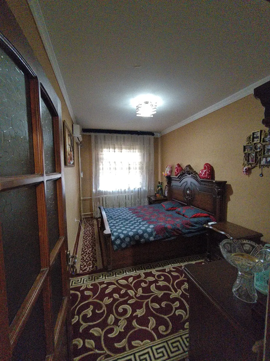 4 xonali kvartira sotiladi − 90 m²