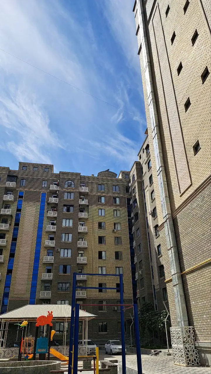 3 xonali kvartira sotiladi − 110 m²