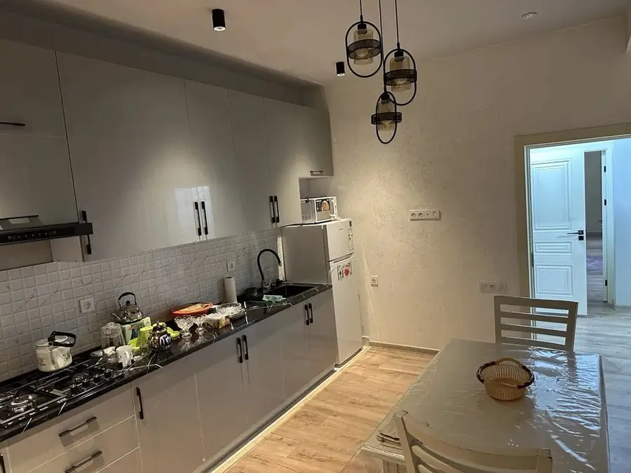 3 xonali kvartira sotiladi − 110 m²