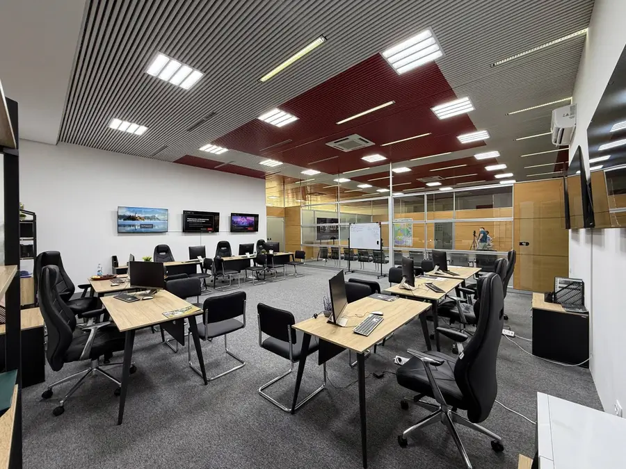 Ofis − 210 m², 2/2 qavat