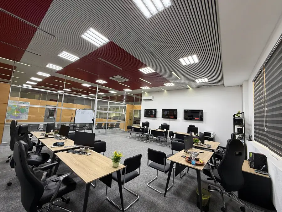 Ofis − 210 m², 2/2 qavat