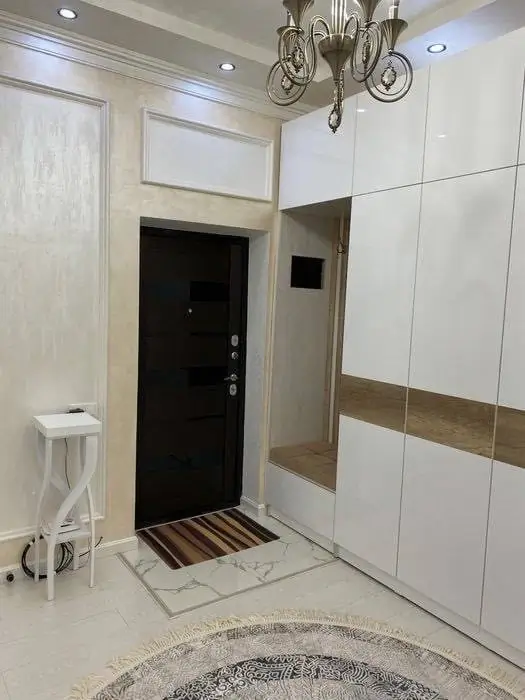 Продается 2-комнатная квартира − 58 м²