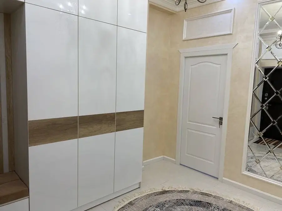 Продается 2-комнатная квартира − 58 м²