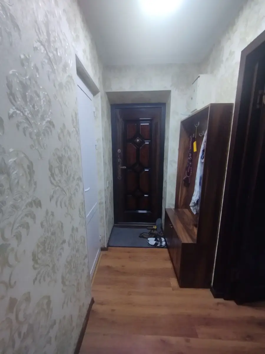 3 xonali kvartira sotiladi − 70 m²