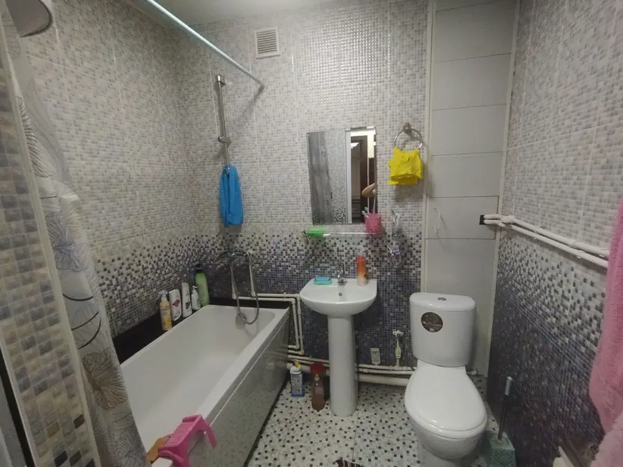 3 xonali kvartira sotiladi − 70 m²