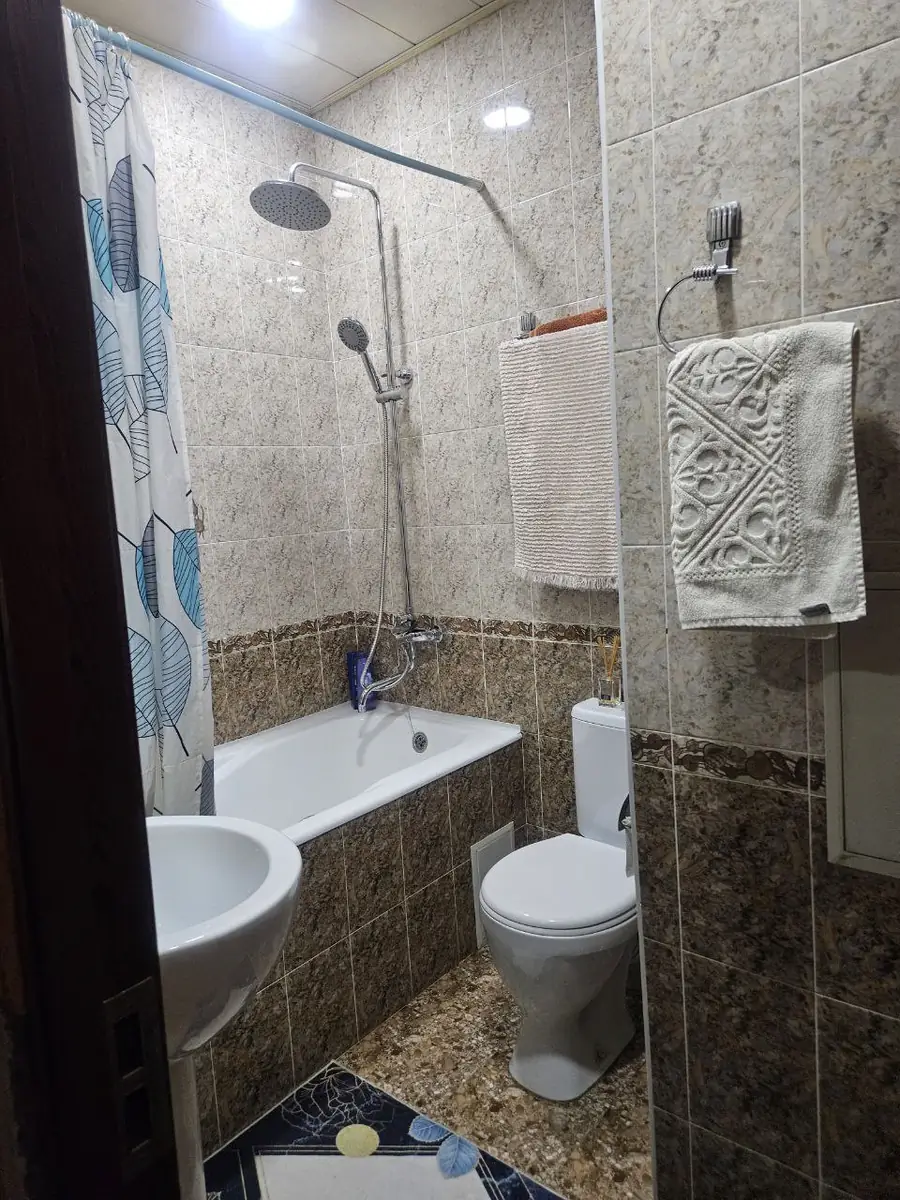 3 xonali kvartira sotiladi − 50 m²