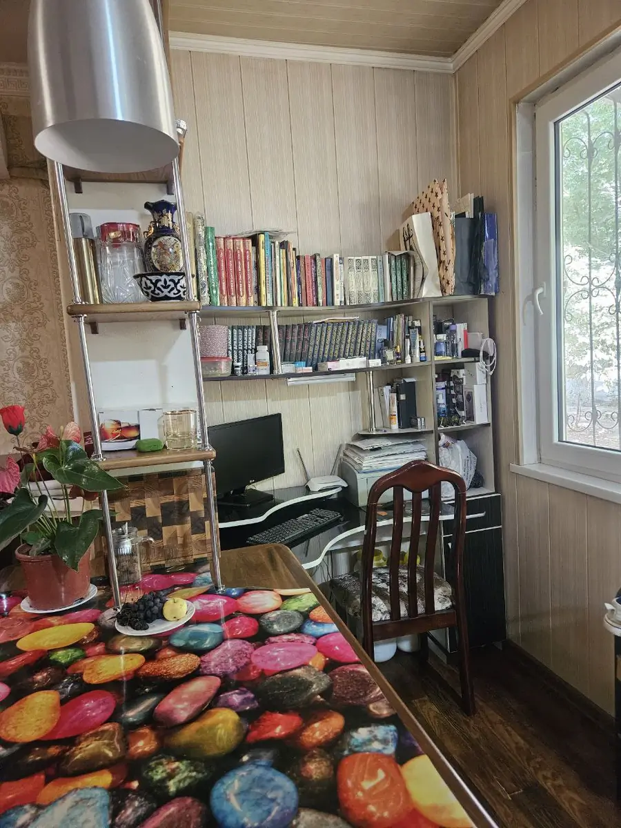 3 xonali kvartira sotiladi − 50 m²