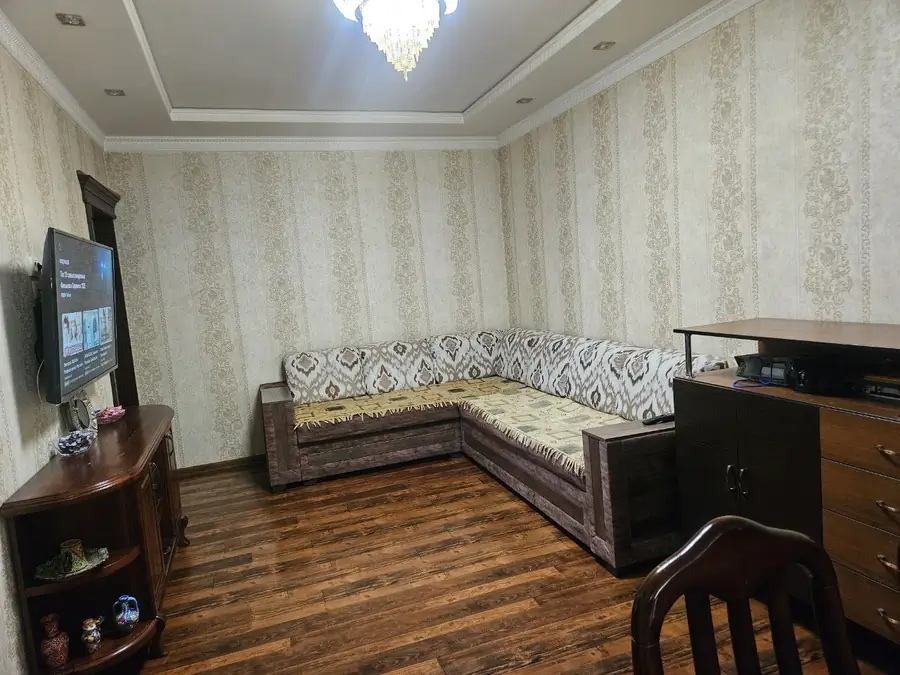 3 xonali kvartira sotiladi − 50 m²