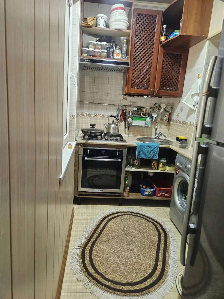 3 xonali kvartira sotiladi − 50 m²