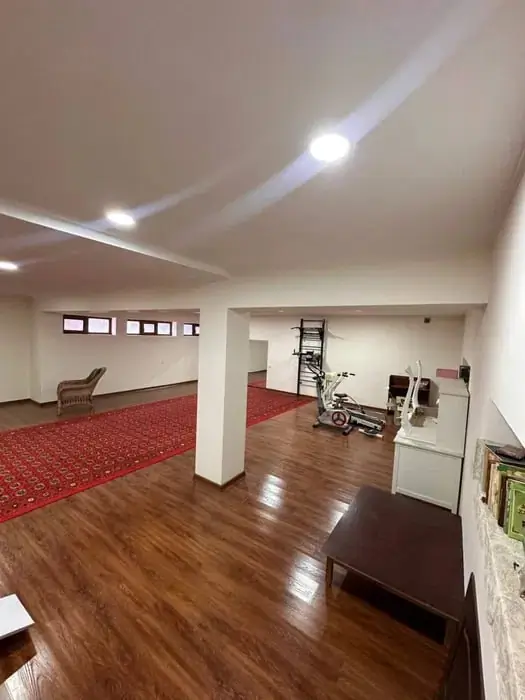 2 qavatli uy − 270 m², 7 sot. 