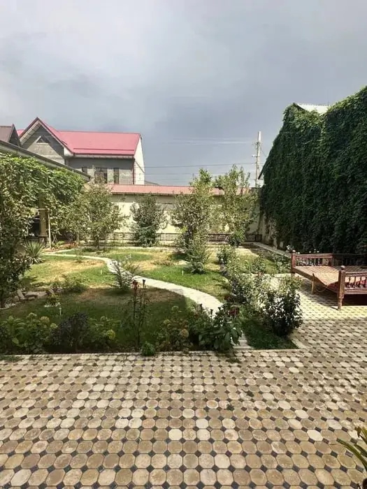 2 qavatli uy − 270 m², 7 sot. 