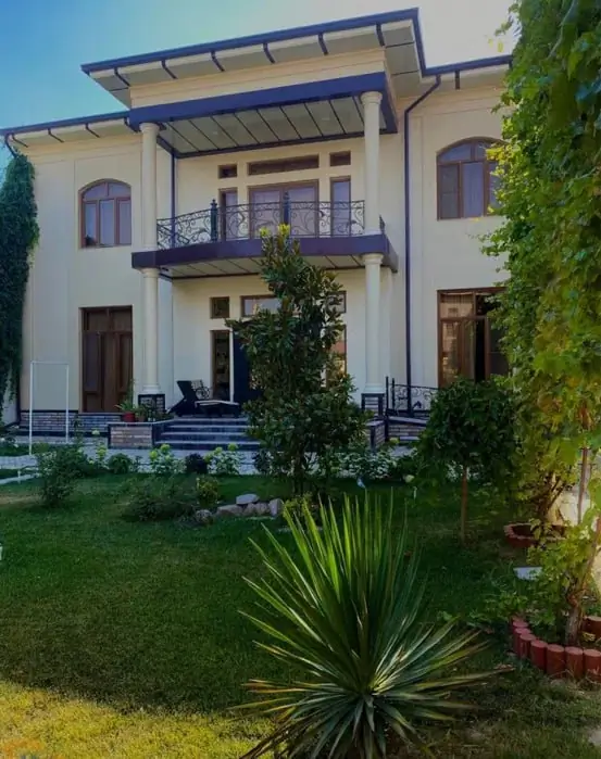 2 qavatli uy − 270 m², 7 sot. 