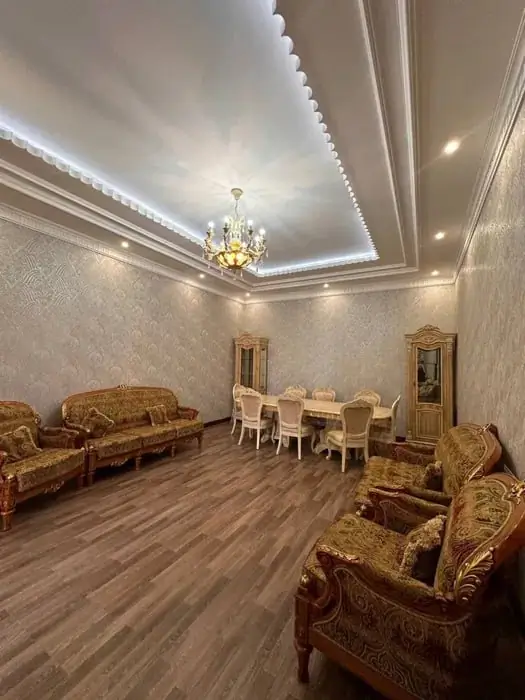 Ijaraga 2 qavatli uy − 270 m²