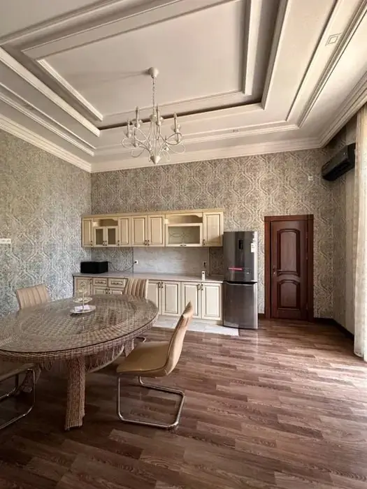 Ijaraga 2 qavatli uy − 270 m²