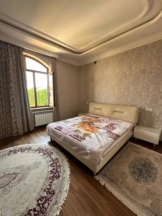 Ijaraga 2 qavatli uy − 270 m²