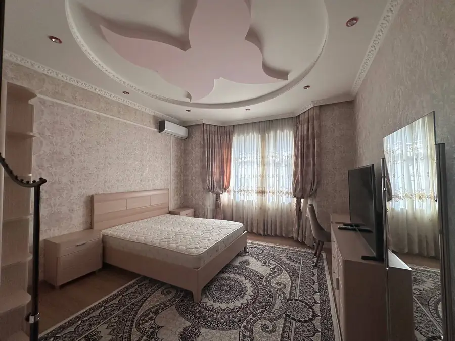 3-этажный дом − 300 м², 3 сот.