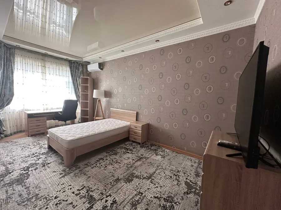 3-этажный дом − 300 м², 3 сот.