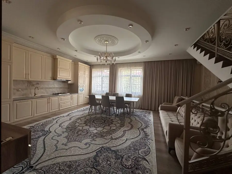 Sutkabay 3 qavatli uy − 300 m²