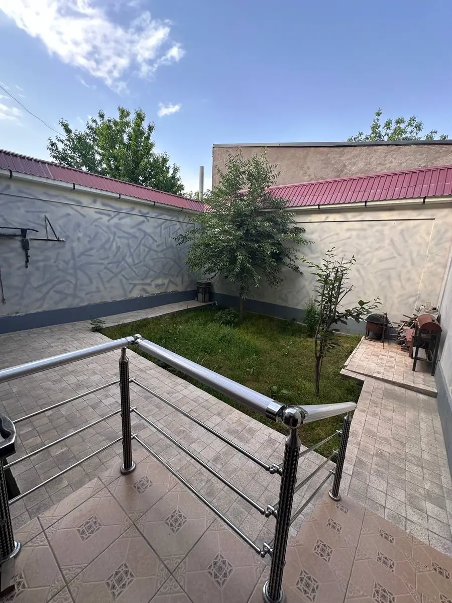 Sutkabay 3 qavatli uy − 300 m²