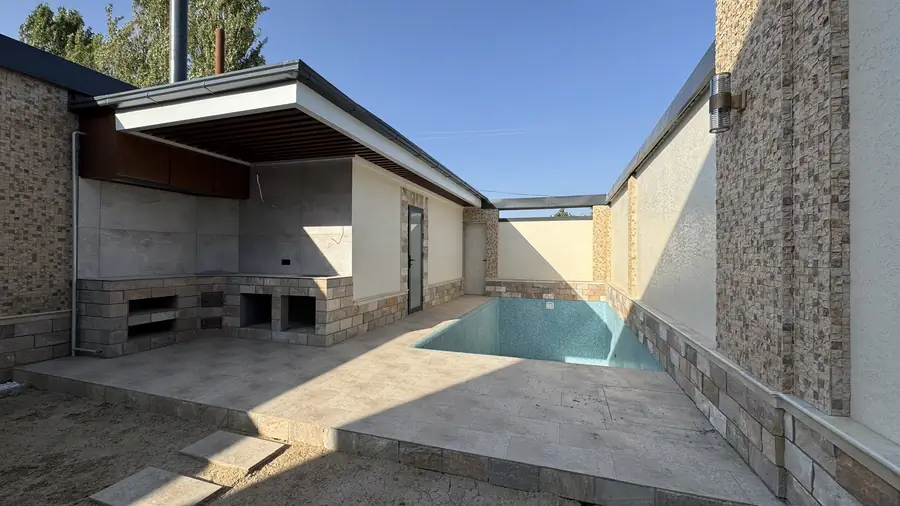 2 qavatli taunxaus sotiladi − 163 m²