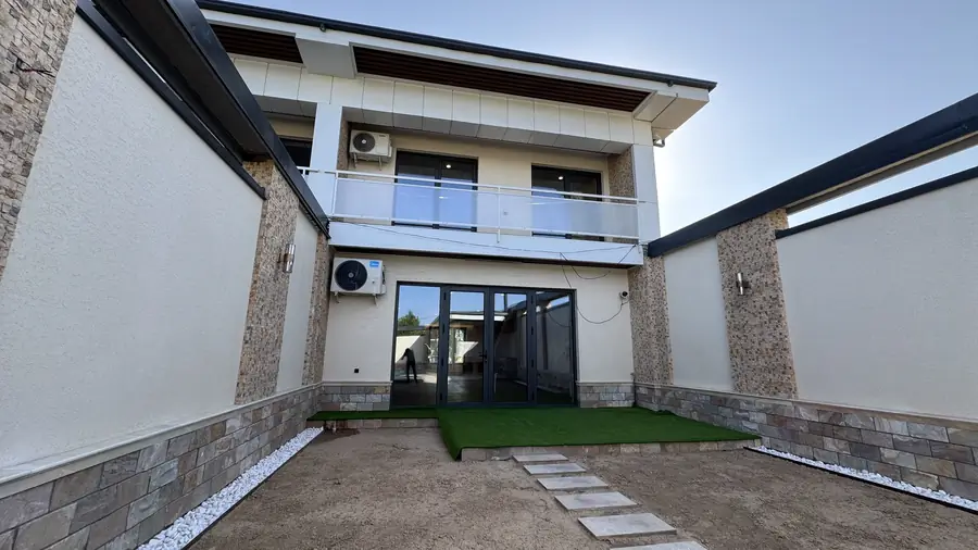 2 qavatli taunxaus sotiladi − 163 m²