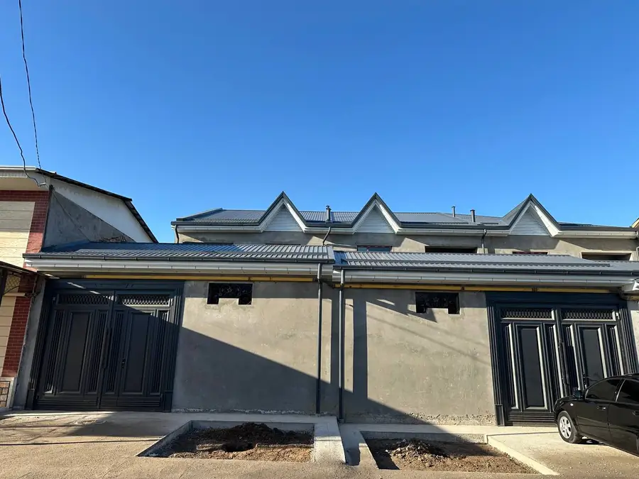 4 qavatli uy sotiladi − 250 m²