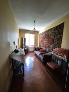 2-комнатная квартира − 48 м², 4/4 этаж
