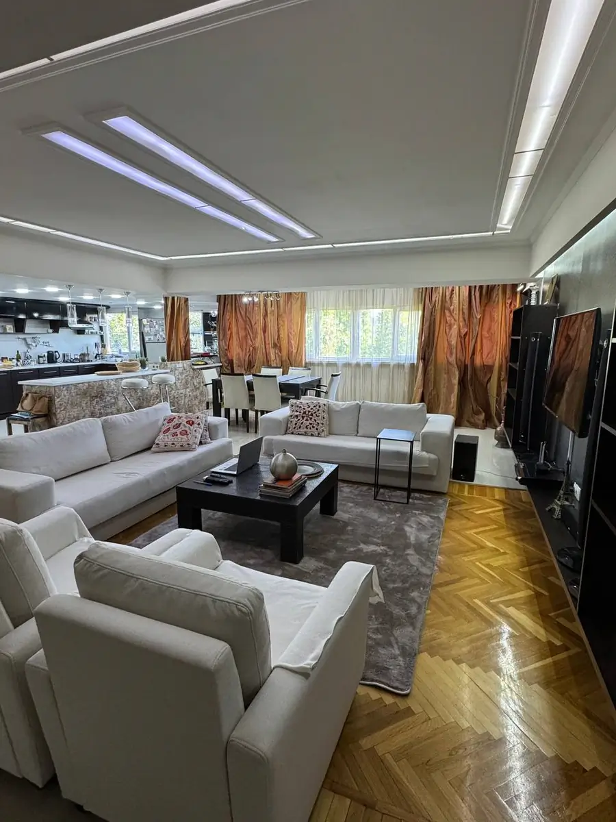 3-комнатная квартира − 130 м², 7/7 этаж