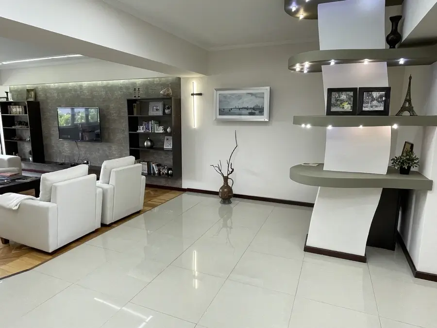 3-комнатная квартира − 130 м², 7/7 этаж