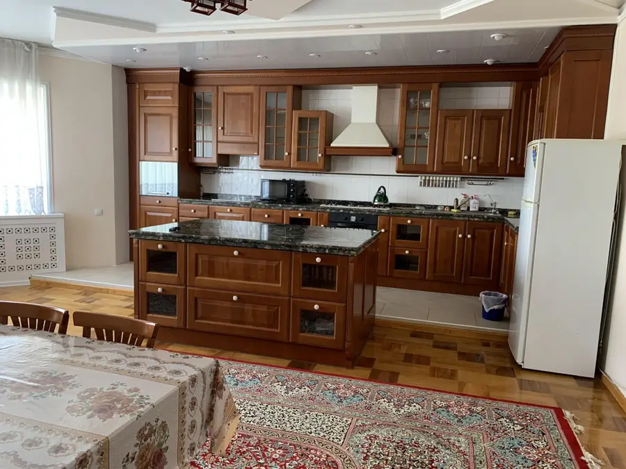 Ijaraga 4 xonali kvartira − 280 m²