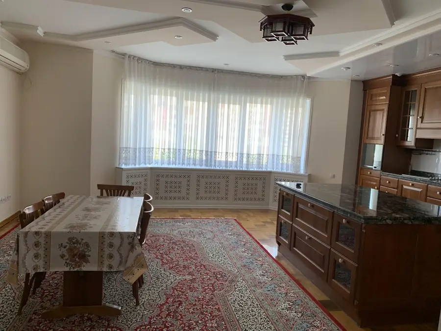 Ijaraga 4 xonali kvartira − 280 m²