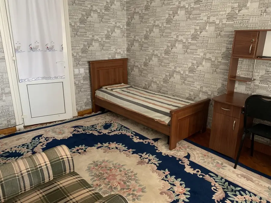 Ijaraga 4 xonali kvartira − 280 m²