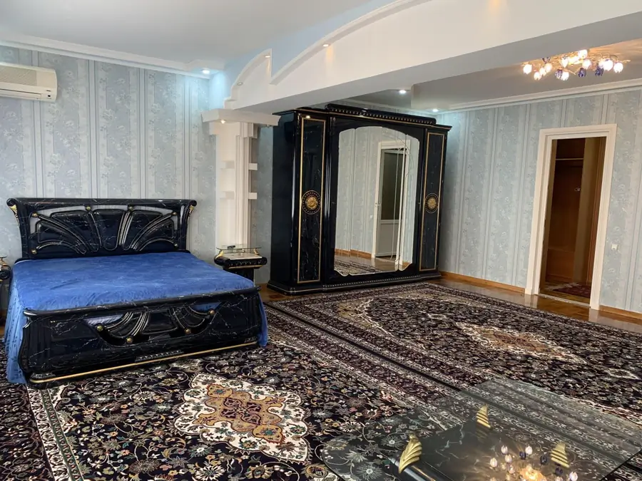 Ijaraga 4 xonali kvartira − 280 m²