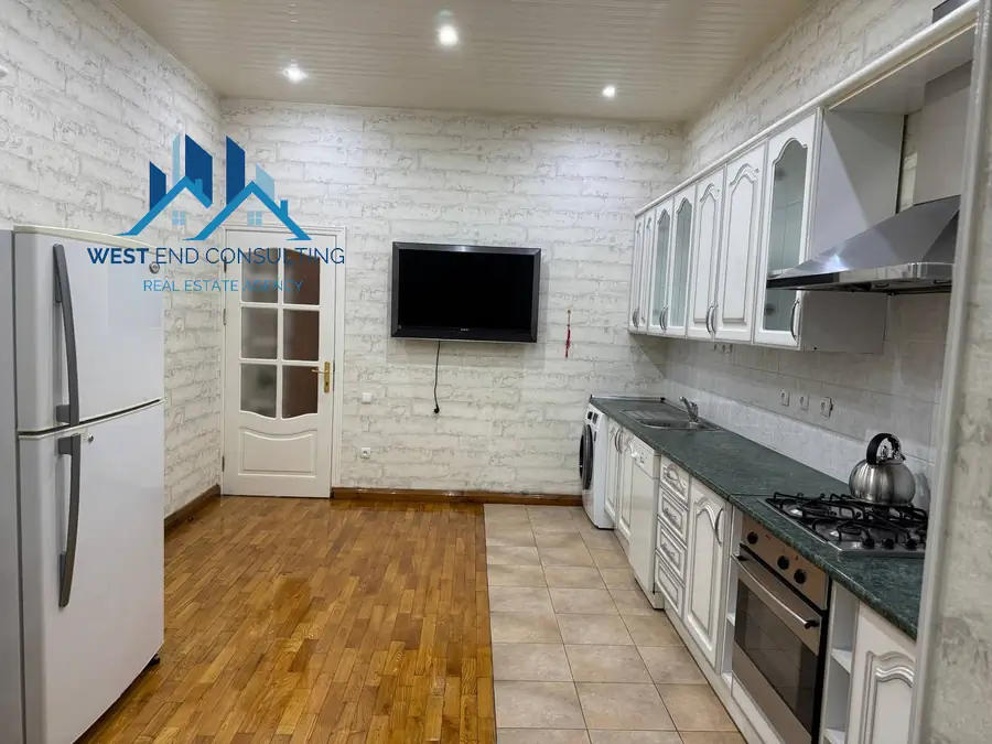 Ijaraga 3 xonali kvartira − 140 m²