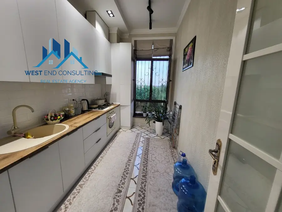 3 xonali kvartira sotiladi − 80 m²